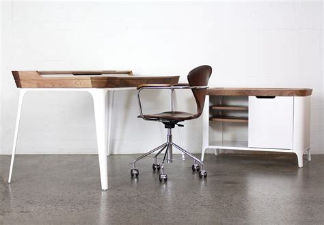 herman miller airia desk used.